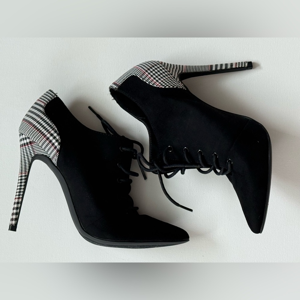 NWOT - JustFab Black Suede & Plaid Heeled Ankle Boots - Size 8